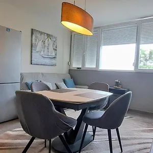 https://apartments-zara-zadar-23000-2.hotelinzadar.com