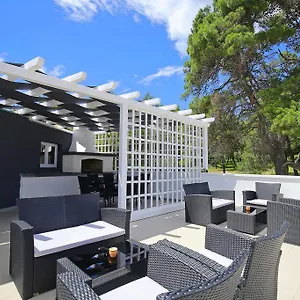 https://deluxe-mkc-apartments.hotelinzadar.com