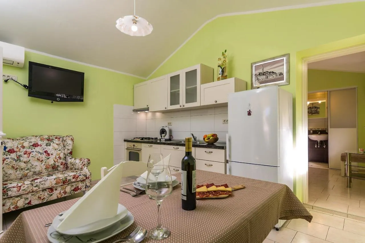 Apartments Korina Kanfanar Croacia