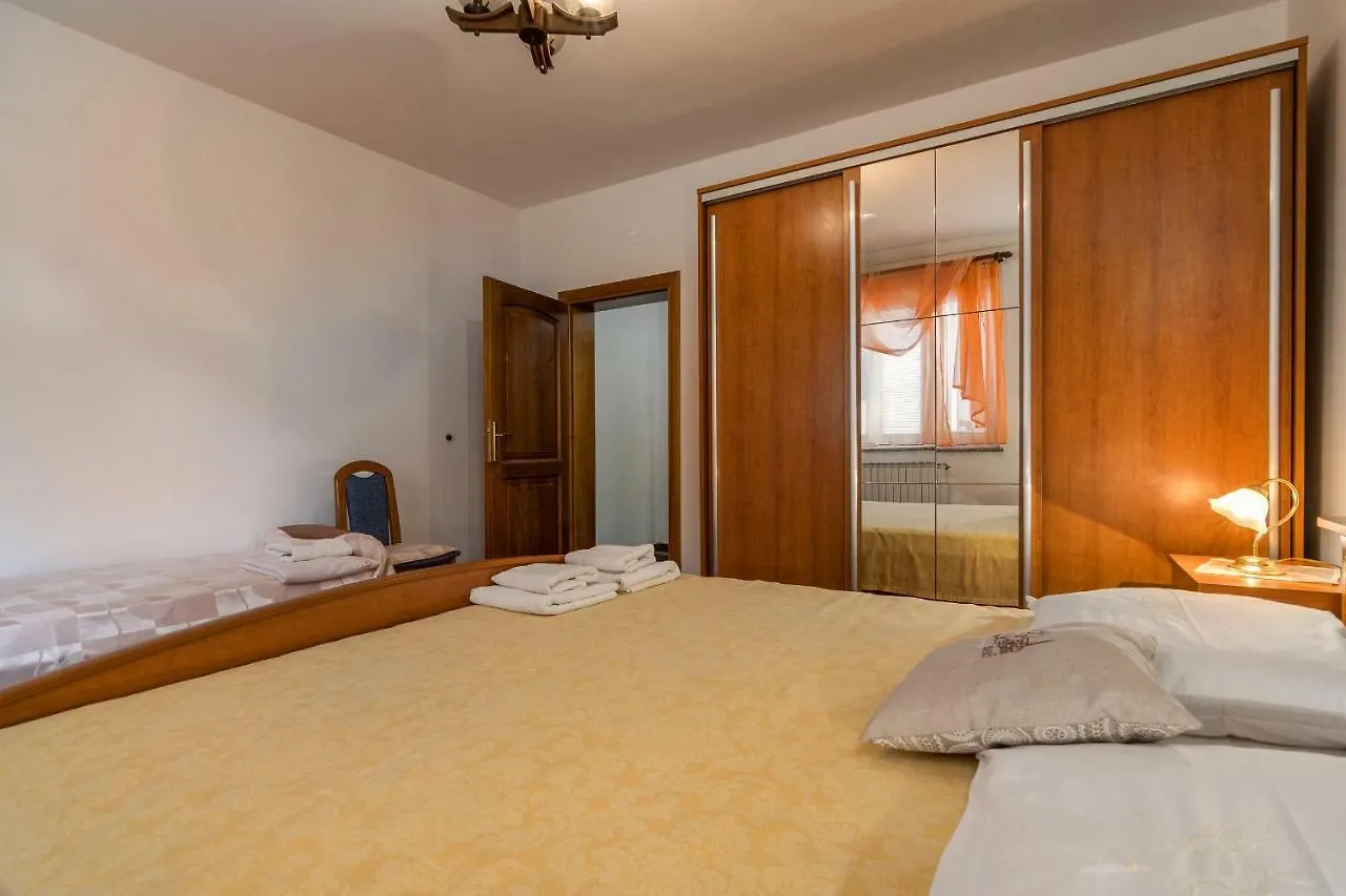Apartments Korina Kanfanar 0*,