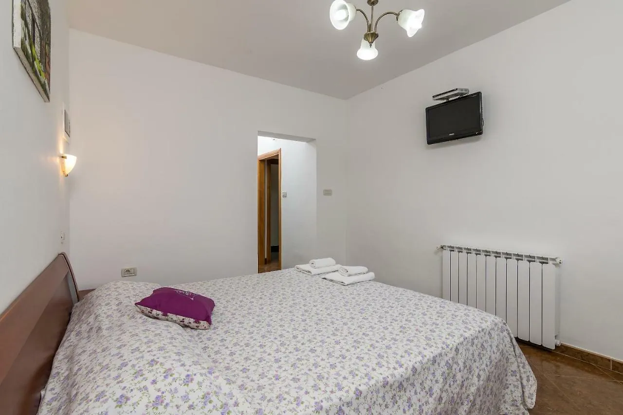 Apartments Korina Kanfanar 0*,  Croacia